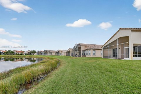 Купить виллу или дом в Порт-Сент-Луси, Флорида 3 спальни, 158.96м2, № 1968566 - фото 8