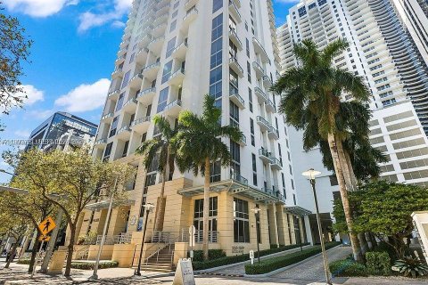 Estudio en el Condominio en Miami, Florida  № 2055477