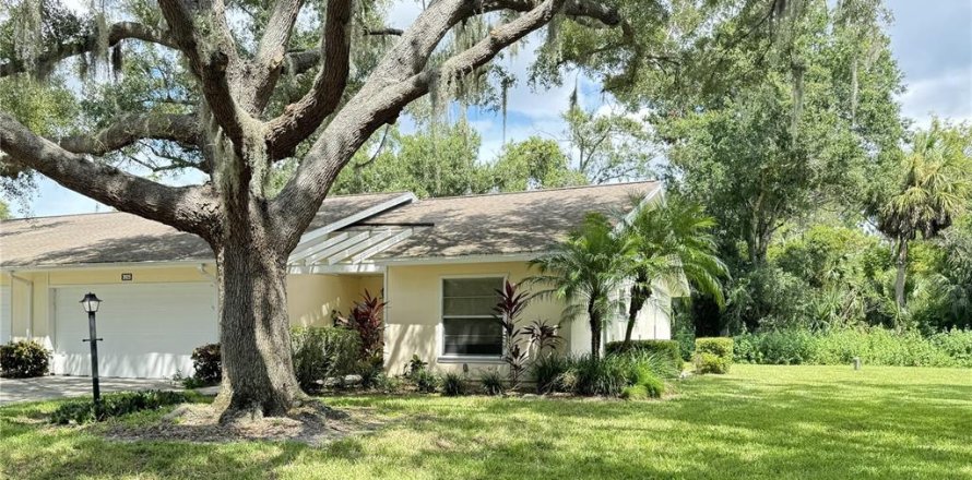 House in Sarasota, Florida 2 bedrooms, 127.65 sq.m. № 1361169