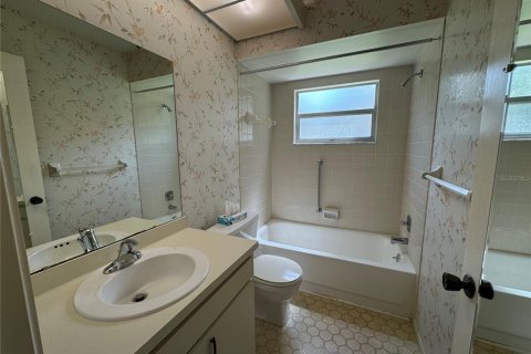 House in Sarasota, Florida 2 bedrooms, 127.65 sq.m. № 1361169 - photo 14