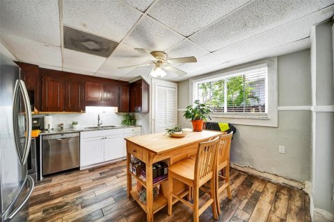 House in Saint Petersburg, Florida 4 bedrooms, 199.46 sq.m. № 1816006 - photo 16