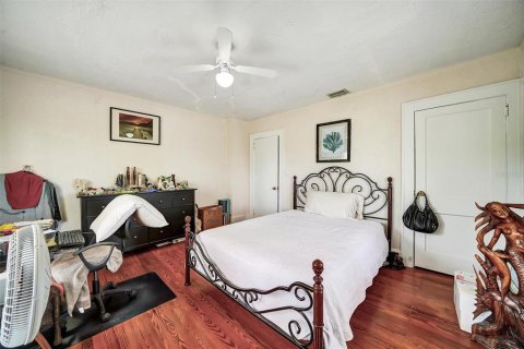 House in Saint Petersburg, Florida 4 bedrooms, 199.46 sq.m. № 1816006 - photo 24