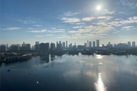 Condo in North Miami Beach, Florida, 2 bedrooms  № 2067435 - photo 19