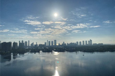 Condo in North Miami Beach, Florida, 2 bedrooms  № 2067435 - photo 16