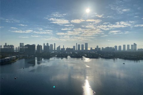 Condo in North Miami Beach, Florida, 2 bedrooms  № 2067435 - photo 15