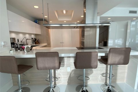 Condo in North Miami Beach, Florida, 2 bedrooms  № 2067435 - photo 11