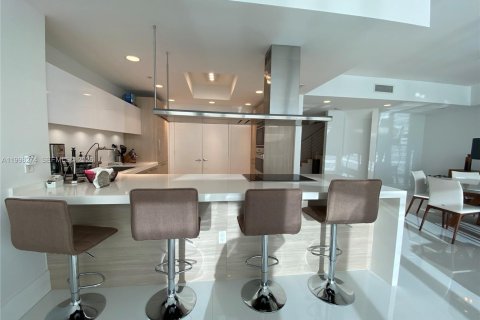 Condo in North Miami Beach, Florida, 2 bedrooms  № 2067435 - photo 10