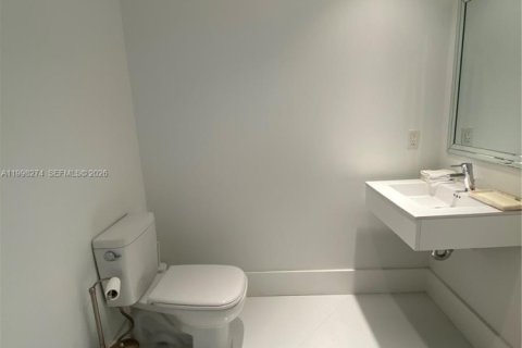 Condo in North Miami Beach, Florida, 2 bedrooms  № 2067435 - photo 13