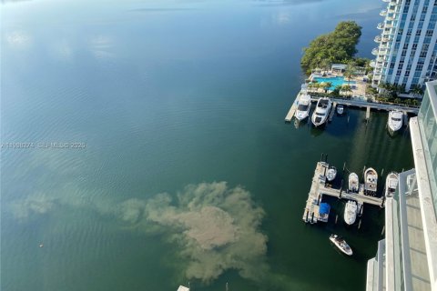 Condo in North Miami Beach, Florida, 2 bedrooms  № 2067435 - photo 17