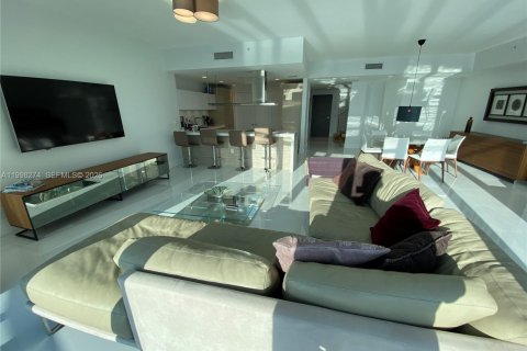 Condo in North Miami Beach, Florida, 2 bedrooms  № 2067435 - photo 25