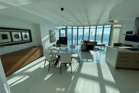 Condo in North Miami Beach, Florida, 2 bedrooms  № 2067435 - photo 27