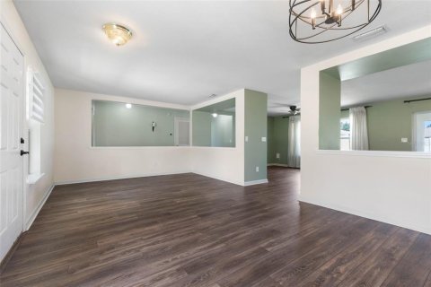 House in Palm Coast, Florida 4 bedrooms, 167.13 sq.m. № 2157795 - photo 4