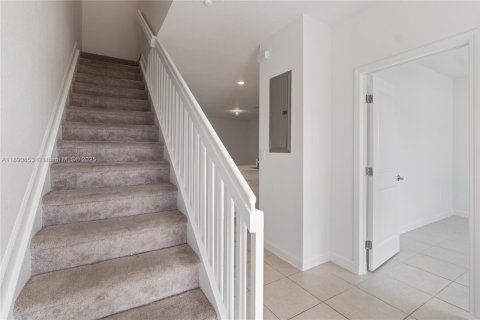 Touwnhouse à louer à Homestead, Floride: 4 chambres, 135.64 m2 № 1943547 - photo 6