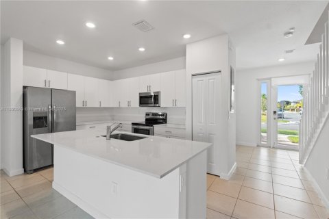 Touwnhouse à louer à Homestead, Floride: 4 chambres, 135.64 m2 № 1943547 - photo 10