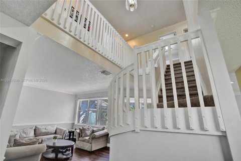 House in Weston, Florida 4 bedrooms, 198.16 sq.m. № 2244209 - photo 25