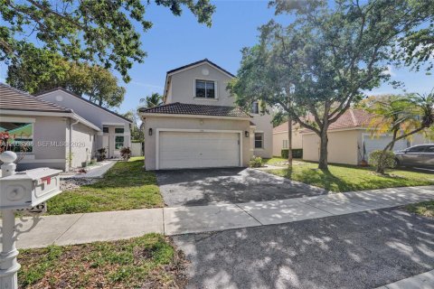 House in Weston, Florida 4 bedrooms, 198.16 sq.m. № 2244209 - photo 2