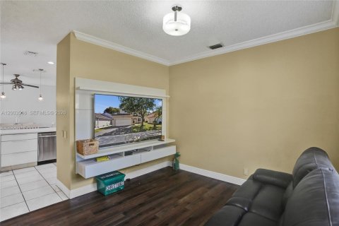 House in Weston, Florida 4 bedrooms, 198.16 sq.m. № 2244209 - photo 20