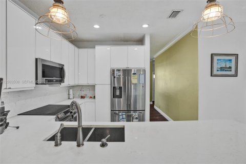 House in Weston, Florida 4 bedrooms, 198.16 sq.m. № 2244209 - photo 9