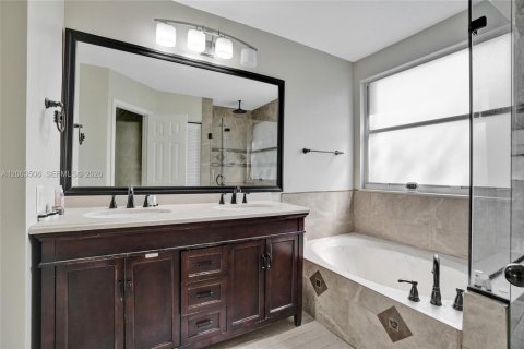 House in Weston, Florida 4 bedrooms, 198.16 sq.m. № 2244209 - photo 29