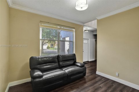 House in Weston, Florida 4 bedrooms, 198.16 sq.m. № 2244209 - photo 18