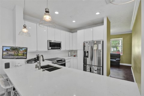 House in Weston, Florida 4 bedrooms, 198.16 sq.m. № 2244209 - photo 8