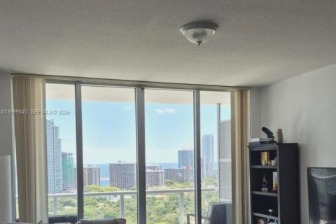 Condo in Miami, Florida, 1 bedroom  № 2064967 - photo 3
