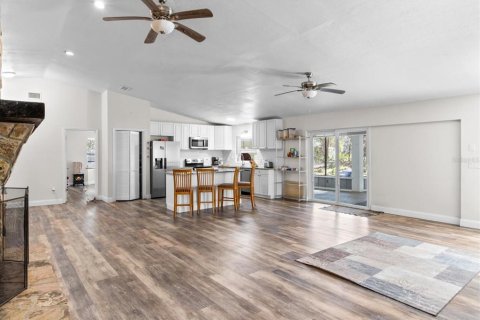 House in Crystal River, Florida 4 bedrooms, 217.02 sq.m. № 1552218 - photo 13