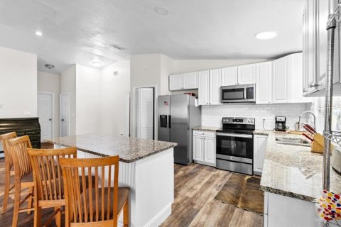 House in Crystal River, Florida 4 bedrooms, 217.02 sq.m. № 1552218 - photo 4