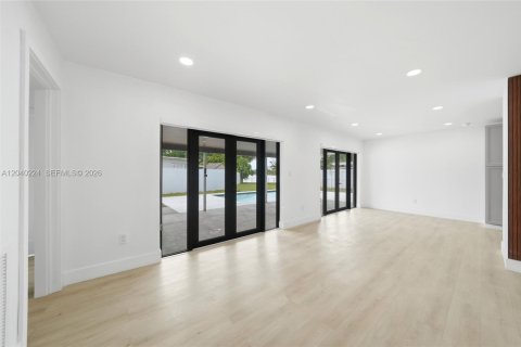 House in Hialeah, Florida 4 bedrooms, 123.1 sq.m. № 2086346 - photo 19