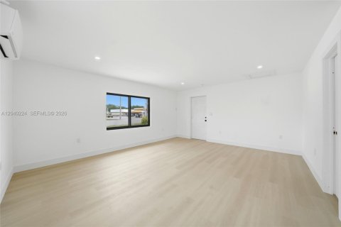 House in Hialeah, Florida 4 bedrooms, 123.1 sq.m. № 2086346 - photo 29