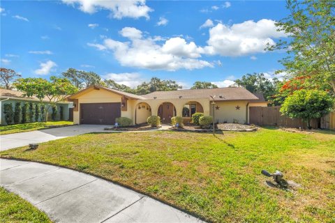 House in Largo, Florida 3 bedrooms, 278.43 sq.m. № 2221243 - photo 5