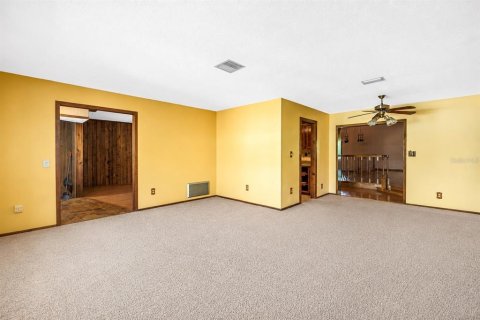 House in Largo, Florida 3 bedrooms, 278.43 sq.m. № 2221243 - photo 21