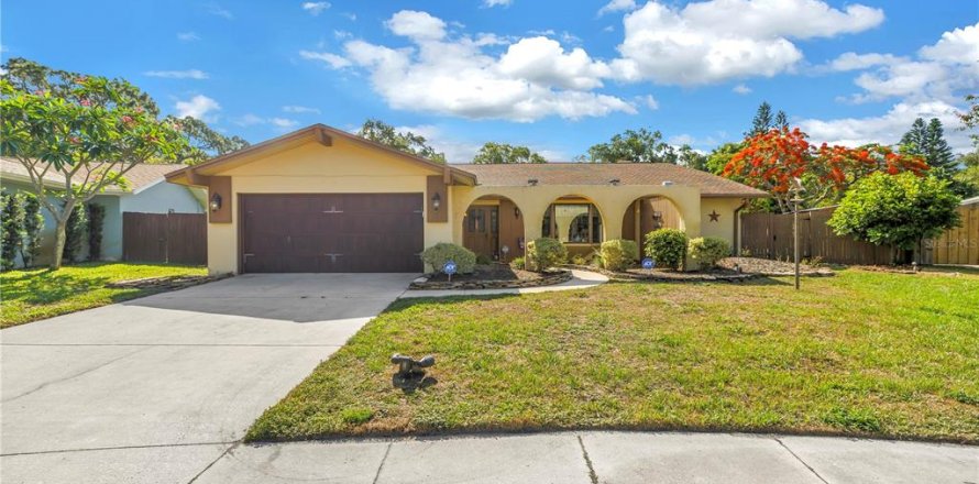 House in Largo, Florida 3 bedrooms, 278.43 sq.m. № 2221243
