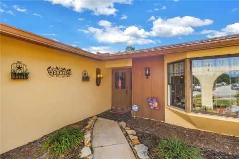 House in Largo, Florida 3 bedrooms, 278.43 sq.m. № 2221243 - photo 7