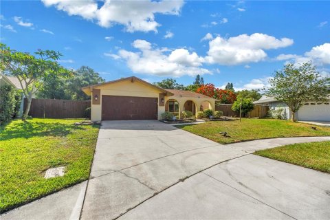 House in Largo, Florida 3 bedrooms, 278.43 sq.m. № 2221243 - photo 4