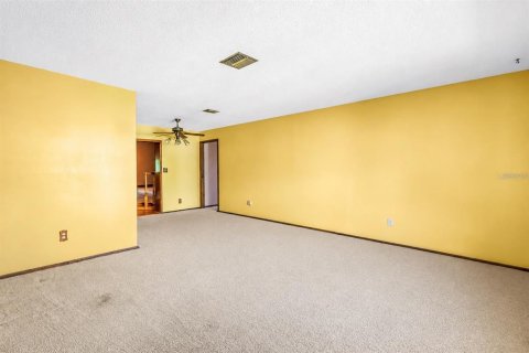 House in Largo, Florida 3 bedrooms, 278.43 sq.m. № 2221243 - photo 24