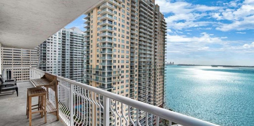 Condominio en Miami, Florida, 3 dormitorios № 2091096