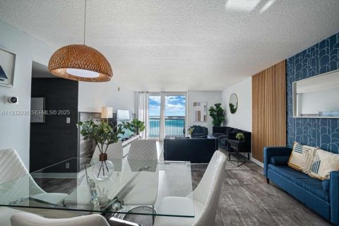 Condominio en venta en Miami, Florida, 3 dormitorios, 114.46 m2 № 2091096 - foto 12