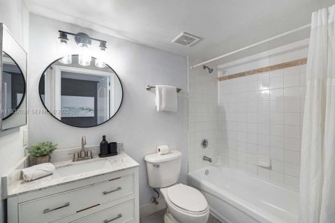 Condominio en venta en Miami, Florida, 3 dormitorios, 114.46 m2 № 2091096 - foto 10