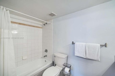 Condominio en venta en Miami, Florida, 3 dormitorios, 114.46 m2 № 2091096 - foto 11