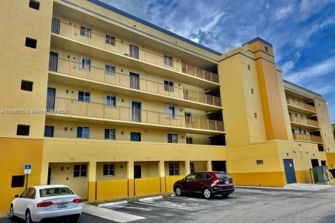 Condominio en Miami, Florida, 2 dormitorios № 2020348