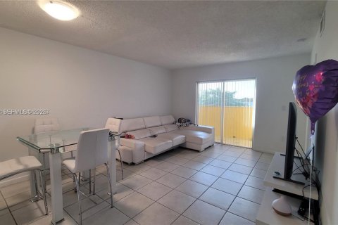 Condominio en alquiler en Miami, Florida, 2 dormitorios, 84.73 m2 № 2020348 - foto 3