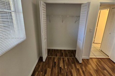 Condominio en alquiler en Miami, Florida, 2 dormitorios, 84.73 m2 № 2020348 - foto 12