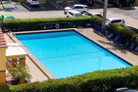 Condominio en alquiler en Miami, Florida, 2 dormitorios, 84.73 m2 № 2020348 - foto 7