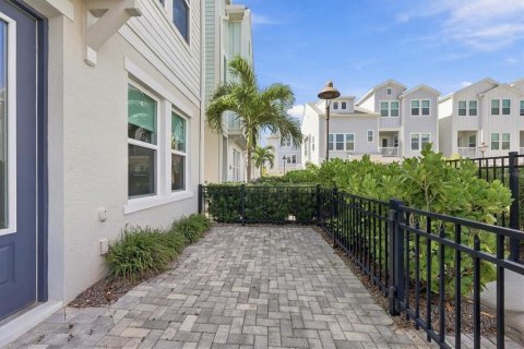 Touwnhouse à louer à Sarasota, Floride: 3 chambres, 173.36 m2 № 2430789 - photo 2