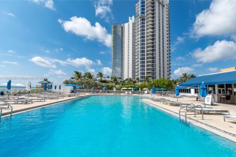 Copropriété à louer à Sunny Isles Beach, Floride: 38.09 m2 № 1226532 - photo 4