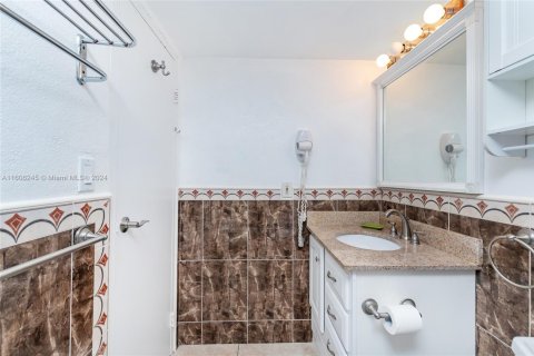 Copropriété à louer à Sunny Isles Beach, Floride: 38.09 m2 № 1226532 - photo 21