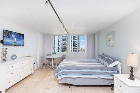 Copropriété à louer à Sunny Isles Beach, Floride: 38.09 m2 № 1226532 - photo 13