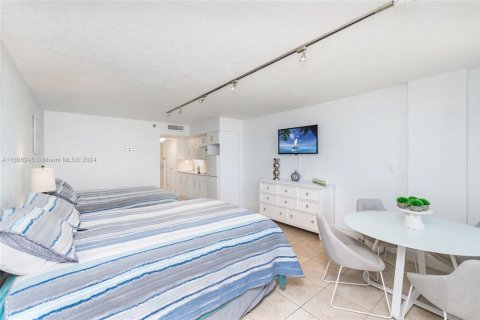 Copropriété à louer à Sunny Isles Beach, Floride: 38.09 m2 № 1226532 - photo 15