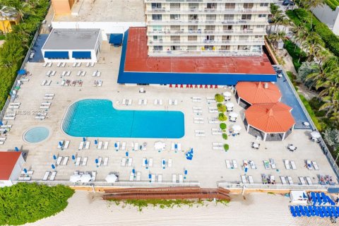Copropriété à louer à Sunny Isles Beach, Floride: 38.09 m2 № 1226532 - photo 29